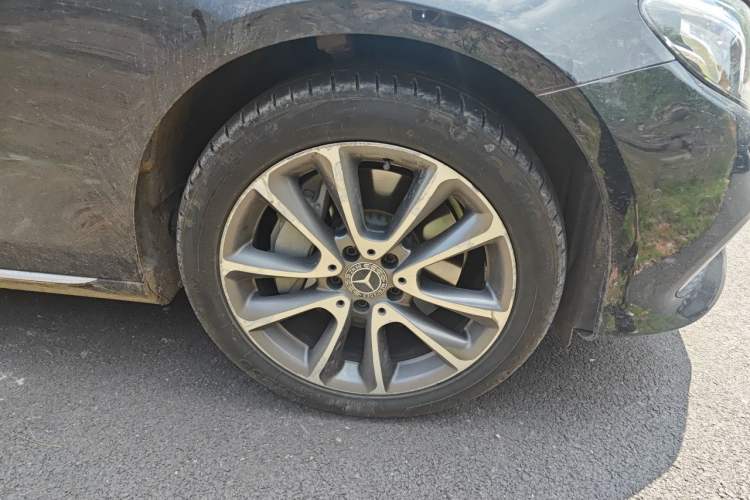 Used Mercedes-Benz E-Class 2016 E 300 L Stylish Model Right Front Wheel Hub