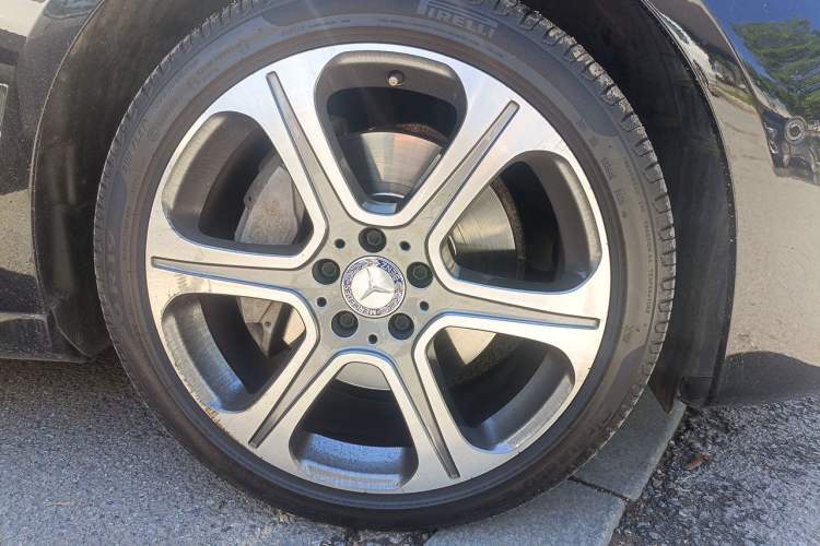 Used Mercedes-Benz E-Class 2016 E 300 L Sporty and Stylish Model Right Front Wheel Hub