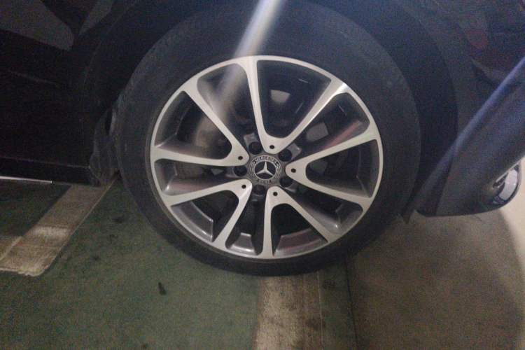 Used Mercedes-Benz E-Class 2016 E 200 L Sport Edition Right Front Wheel Hub