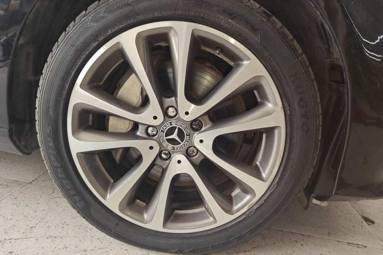 Used Mercedes-Benz E-Class 2016 E 300 L Stylish Model Right Front Wheel Hub