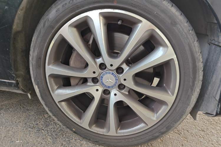 Used Mercedes-Benz E-Class 2016 E 300 L Stylish Model Right Front Wheel Hub
