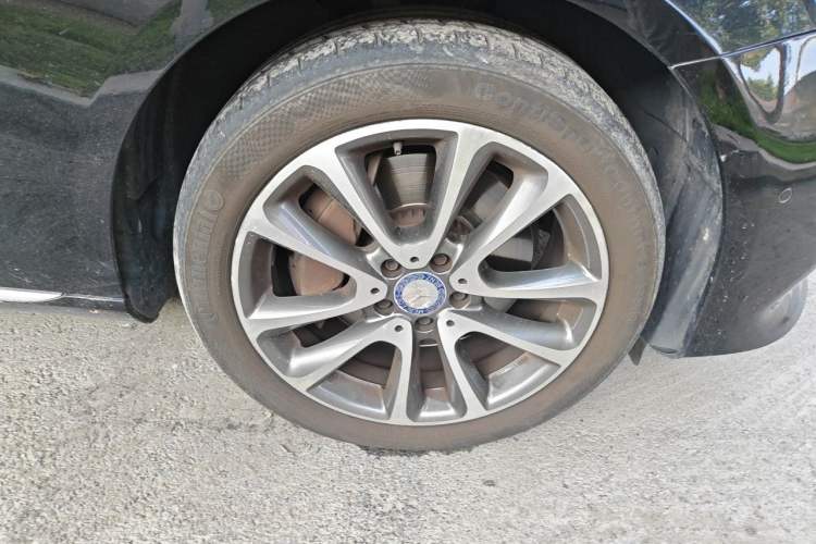 Used Mercedes-Benz E-Class 2016 E 300 L Stylish Model Right Front Wheel Hub