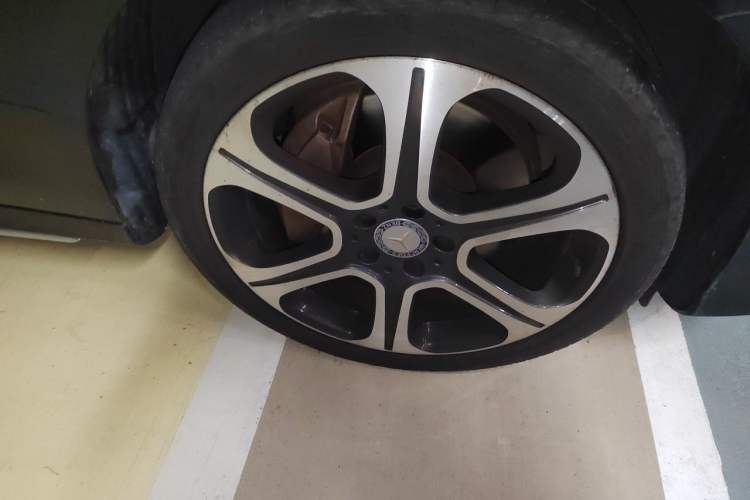 Used Mercedes-Benz E-Class 2016 E 300 L Sporty and Stylish Model Right Front Wheel Hub