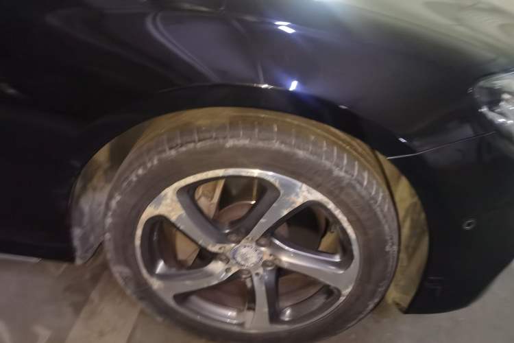 Used Mercedes-Benz E-Class 2016 E 300 L Sporty and Stylish Model Right Front Wheel Hub