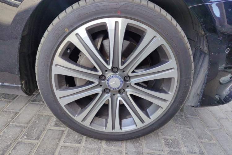 Used Mercedes-Benz E-Class 2016 E 300 L Luxury Model Right Front Wheel Hub