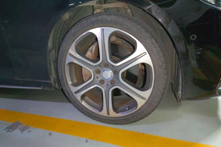 Used Mercedes-Benz E-Class 2016 E 300 L Sport Luxury Model Right Front Wheel Hub