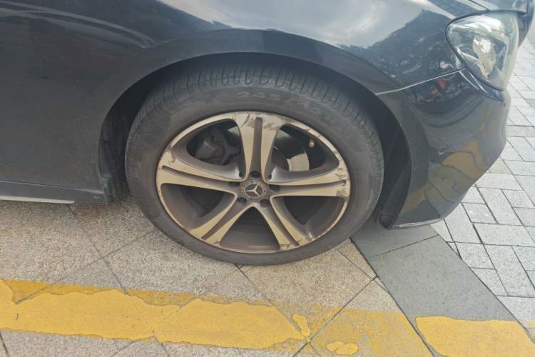 Used Mercedes-Benz E-Class 2016 E 200 L Sport Edition Right Front Wheel Hub