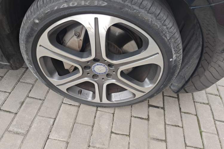 Used Mercedes-Benz E-Class 2016 E 300 L Sporty and Stylish Model Right Front Wheel Hub