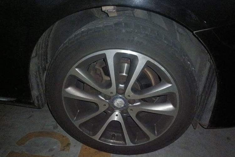 Used Mercedes-Benz E-Class 2016 E 200 L Right Front Wheel Hub
