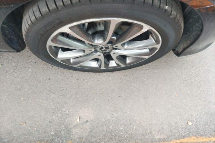 Used Mercedes-Benz E-Class 2016 E 300 L Stylish Model Right Front Wheel Hub