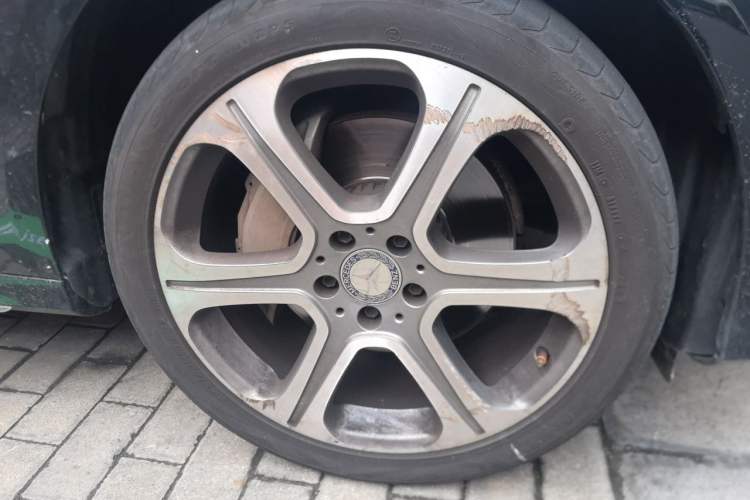 Used Mercedes-Benz E-Class 2016 E 300 L Sporty and Stylish Model Right Front Wheel Hub