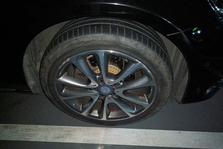 Used Mercedes-Benz E-Class 2016 E 200 L Right Front Wheel Hub