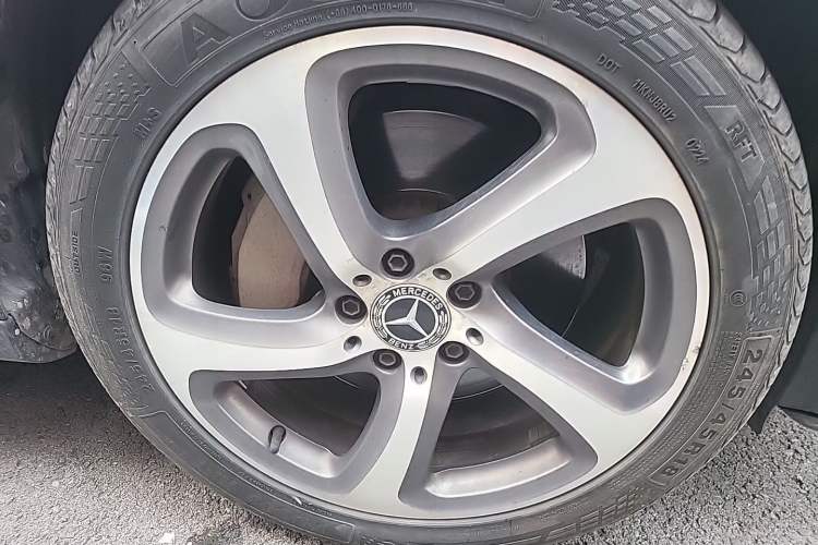 Used Mercedes-Benz E-Class 2016 E 300 L Sporty and Stylish Model Right Front Wheel Hub