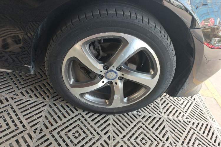 Used Mercedes-Benz E-Class 2016 E 200 L Sport Edition Right Front Wheel Hub
