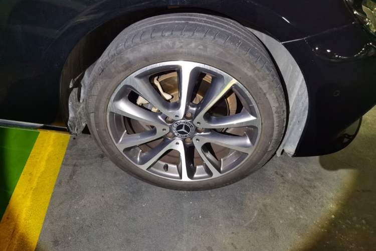 Used Mercedes-Benz E-Class 2016 E 200 L Right Front Wheel Hub