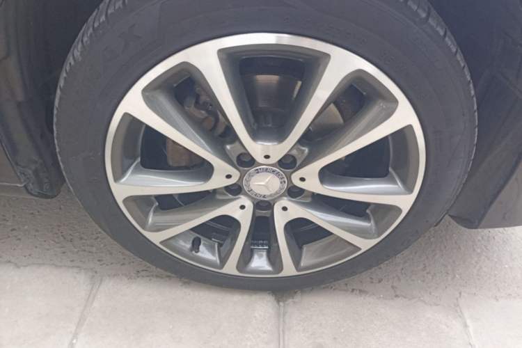 Used Mercedes-Benz E-Class 2016 E 200 L Right Front Wheel Hub