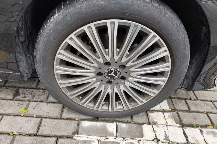 Used Mercedes-Benz E-Class 2016 E 200 L Sport Edition Right Front Wheel Hub