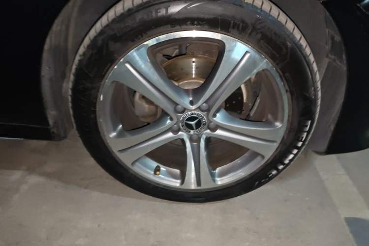 Used Mercedes-Benz E-Class 2016 E 200 L Sport Edition Right Front Wheel Hub