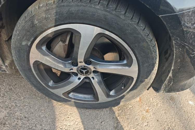Used Mercedes-Benz E-Class 2016 E 300 L Sporty and Stylish Model Right Front Wheel Hub