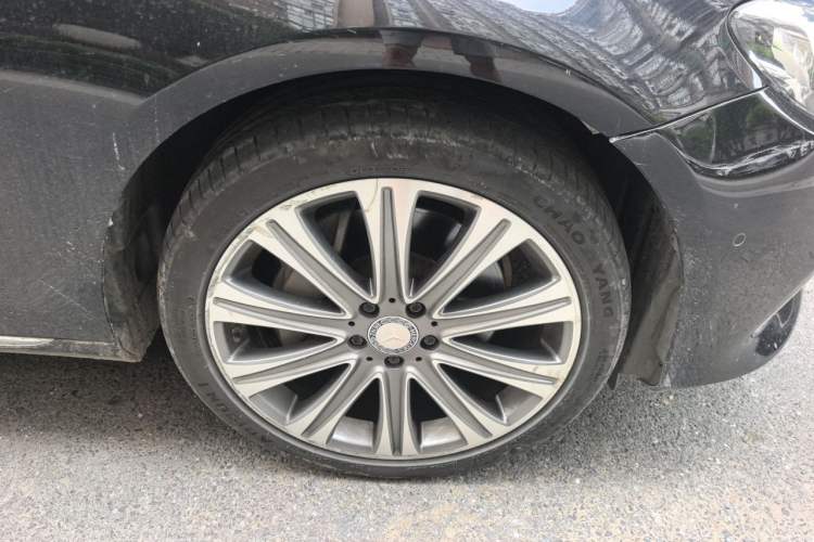Used Mercedes-Benz E-Class 2016 E 300 L Luxury Model Right Front Wheel Hub