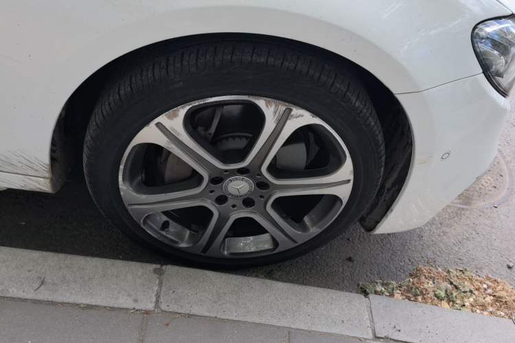 Used Mercedes-Benz E-Class 2016 E 300 L Sporty and Stylish Model Right Front Wheel Hub