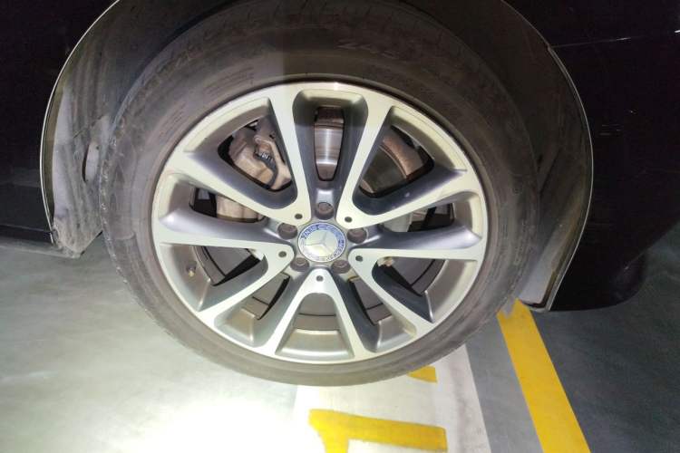 Used Mercedes-Benz E-Class 2016 E 200 L Right Front Wheel Hub
