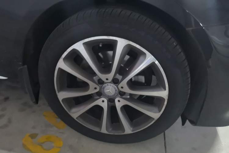 Used Mercedes-Benz E-Class 2016 E 200 L Right Front Wheel Hub