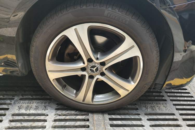 Used Mercedes-Benz E-Class 2016 E 200 L Sport Edition Right Front Wheel Hub