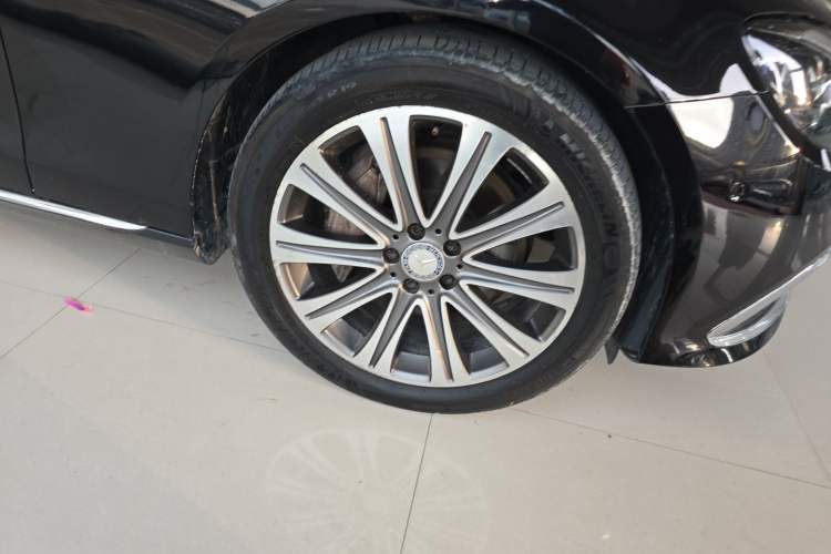 Used Mercedes-Benz E-Class 2016 E 300 L Luxury Model Right Front Wheel Hub