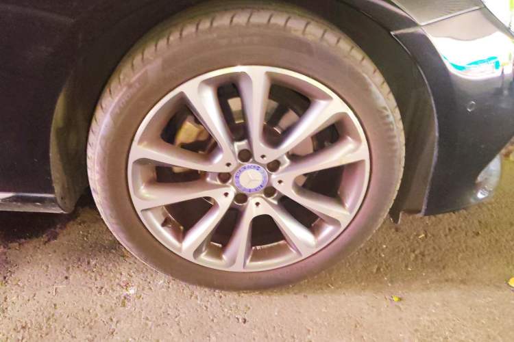 Used Mercedes-Benz E-Class 2016 E 200 L Right Front Wheel Hub