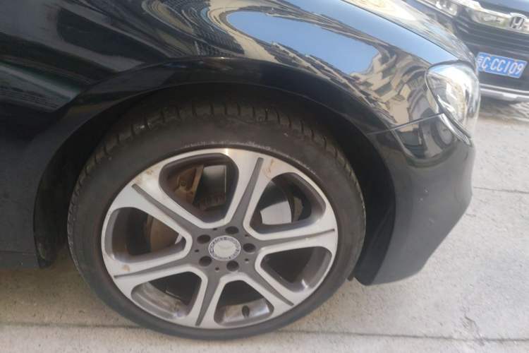 Used Mercedes-Benz E-Class 2016 E 300 L Sport Luxury Model Right Front Wheel Hub