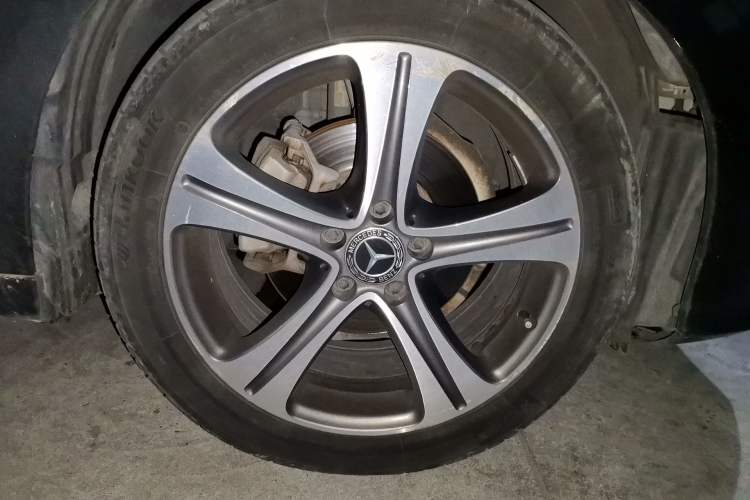 Used Mercedes-Benz E-Class 2016 E 200 L Right Front Wheel Hub