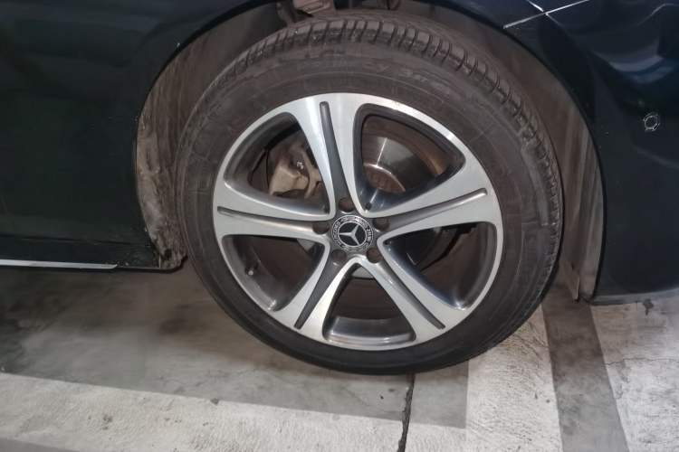 Used Mercedes-Benz E-Class 2016 E 200 L Sport Edition Right Front Wheel Hub
