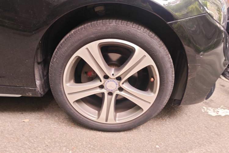 Used Mercedes-Benz E-Class 2016 E 200 L Sport Edition Right Front Wheel Hub