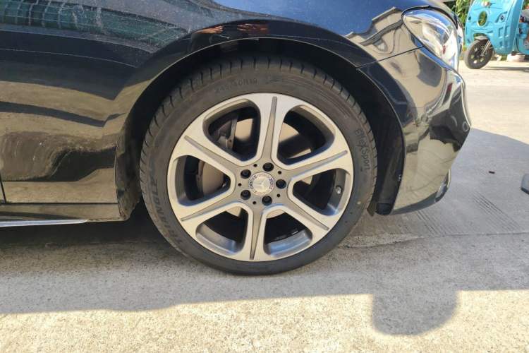 Used Mercedes-Benz E-Class 2016 E 300 L Sport Luxury Model Right Front Wheel Hub