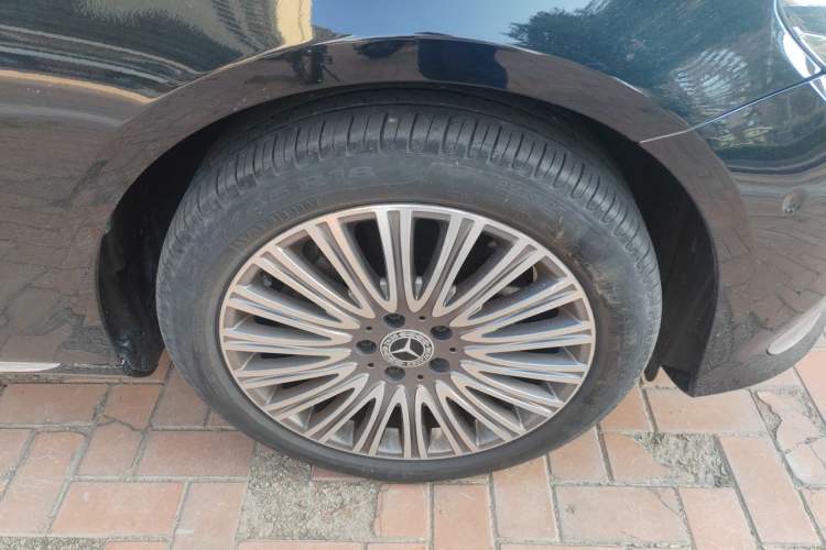 Used Mercedes-Benz E-Class 2016 E 300 L Stylish Model Right Front Wheel Hub