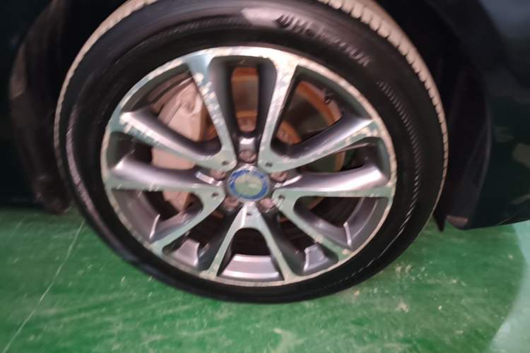 Used Mercedes-Benz E-Class 2016 E 300 L Stylish Model Right Front Wheel Hub