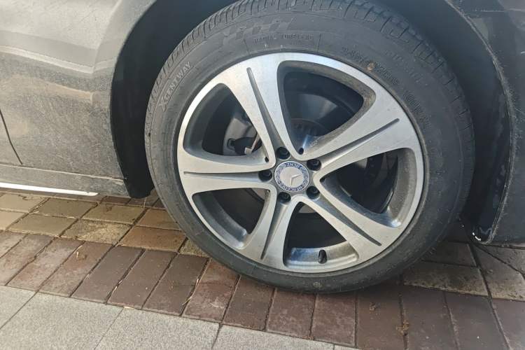 Used Mercedes-Benz E-Class 2016 E 200 L Sport Edition Right Front Wheel Hub