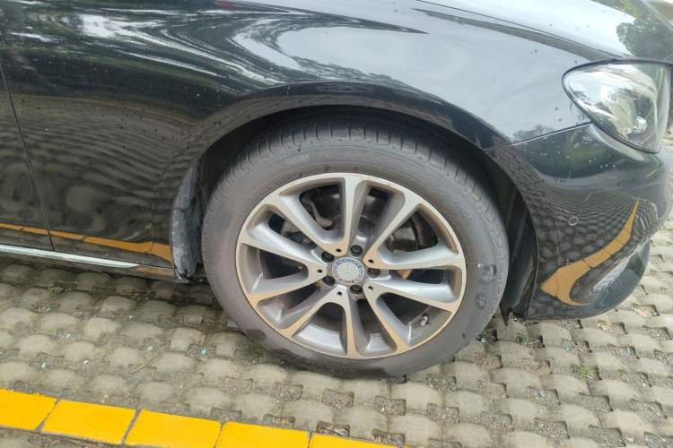 Used Mercedes-Benz E-Class 2016 E 200 L Right Front Wheel Hub