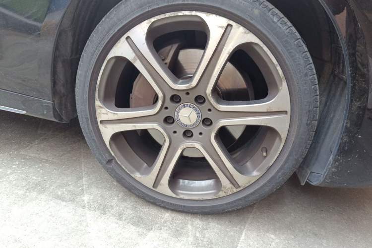 Used Mercedes-Benz E-Class 2016 E 300 L Sporty and Stylish Model Right Front Wheel Hub