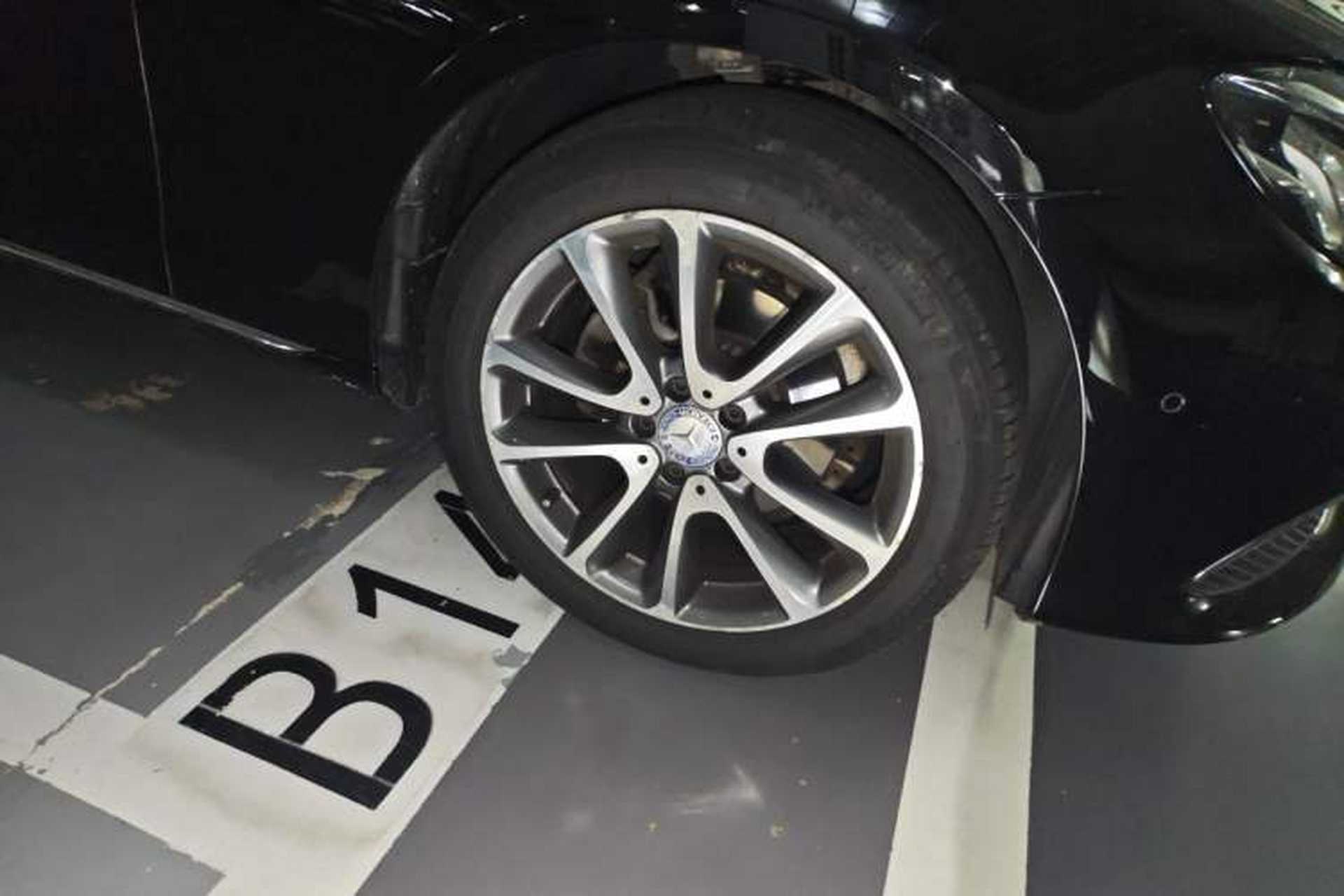Used Mercedes-Benz E-Class 2016 E 200 L Right Front Wheel Hub