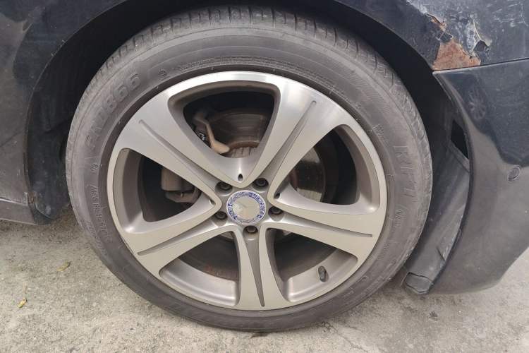 Used Mercedes-Benz E-Class 2016 E 200 L Sport Edition Right Front Wheel Hub