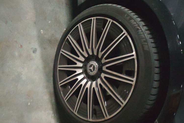 Used Mercedes-Benz E-Class 2016 E 200 L Sport Edition Right Front Wheel Hub