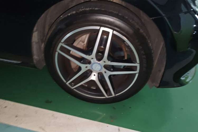 Used Mercedes-Benz E-Class 2016 E 300 L Stylish Model Right Front Wheel Hub