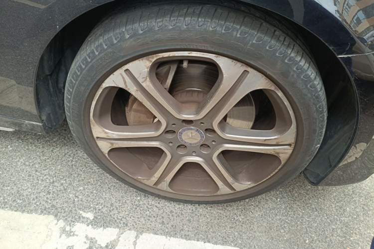 Used Mercedes-Benz E-Class 2016 E 300 L Sporty and Stylish Model Right Front Wheel Hub