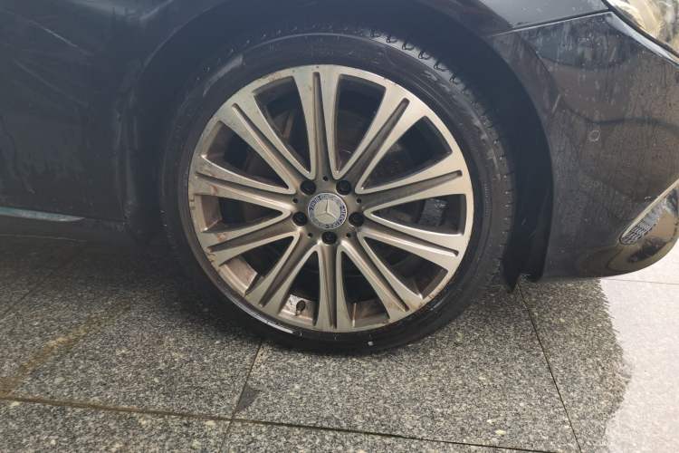 Used Mercedes-Benz E-Class 2016 E 300 L Luxury Model Right Front Wheel Hub
