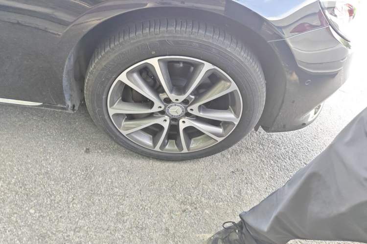 Used Mercedes-Benz E-Class 2016 E 200 L Right Front Wheel Hub