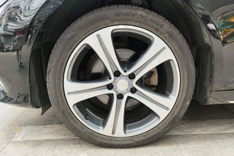 Used Mercedes-Benz E-Class 2016 E 200 L Sport Edition Right Front Wheel Hub