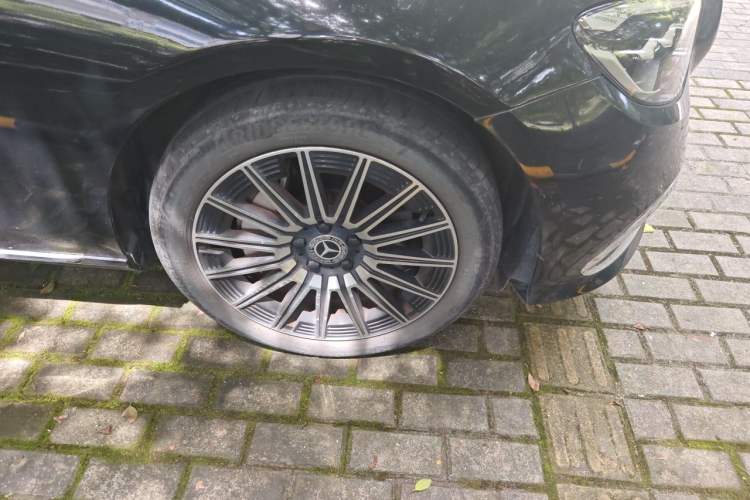 Used Mercedes-Benz E-Class 2016 E 300 L Stylish Model Right Front Wheel Hub