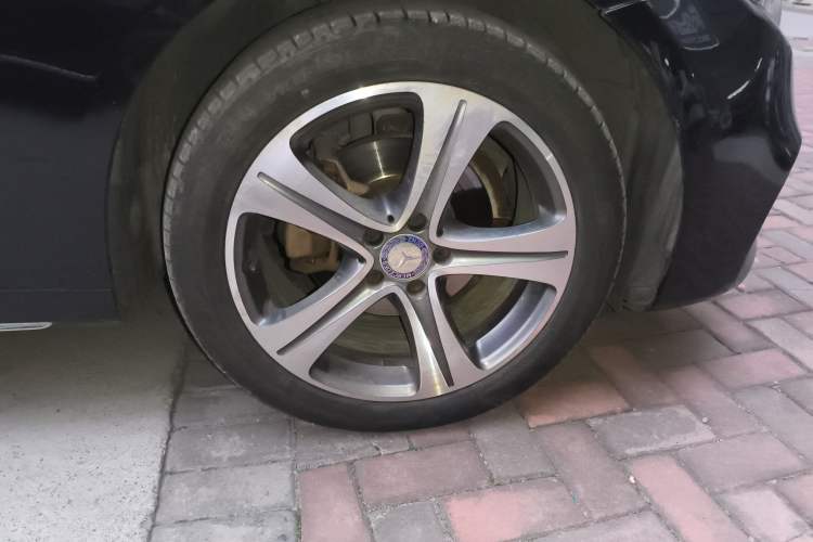Used Mercedes-Benz E-Class 2016 E 200 L Sport Edition Right Front Wheel Hub